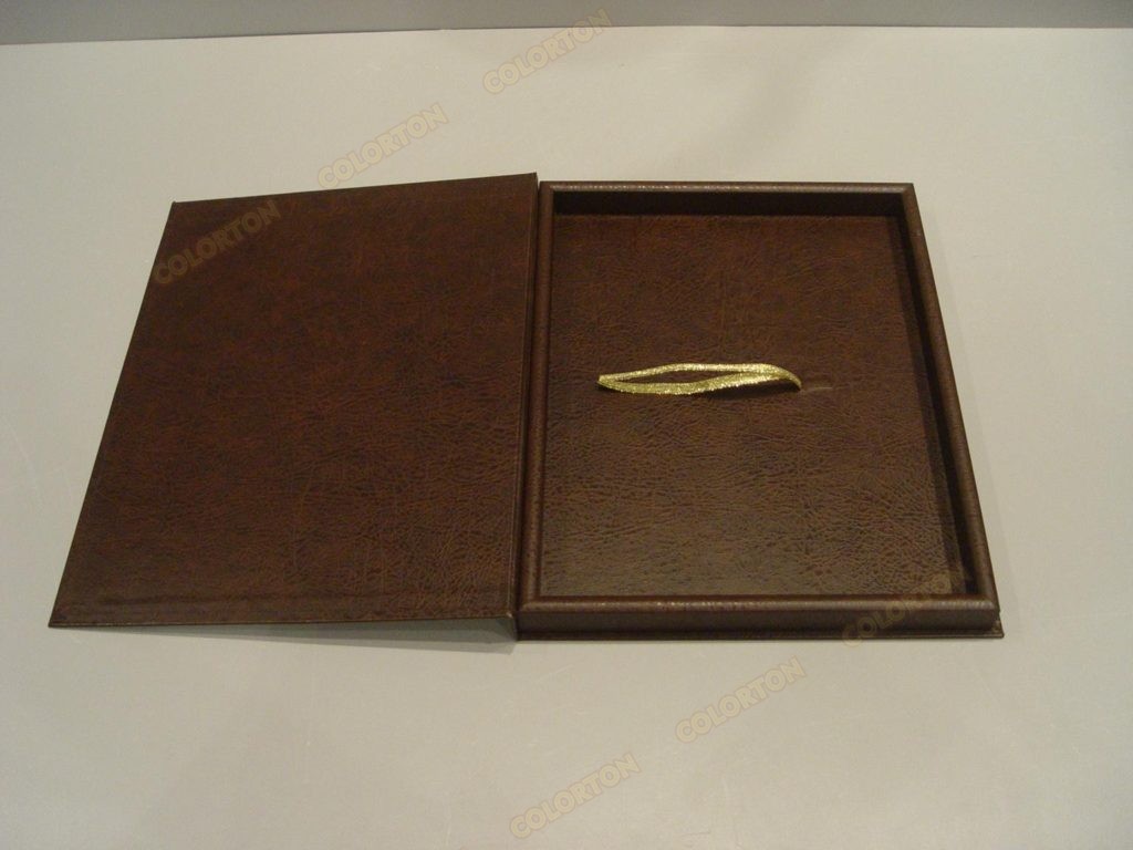 Изображение стандартной коробки коричневой раскрытой