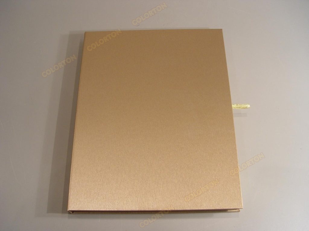 Изображение стандартной коробки золотистой