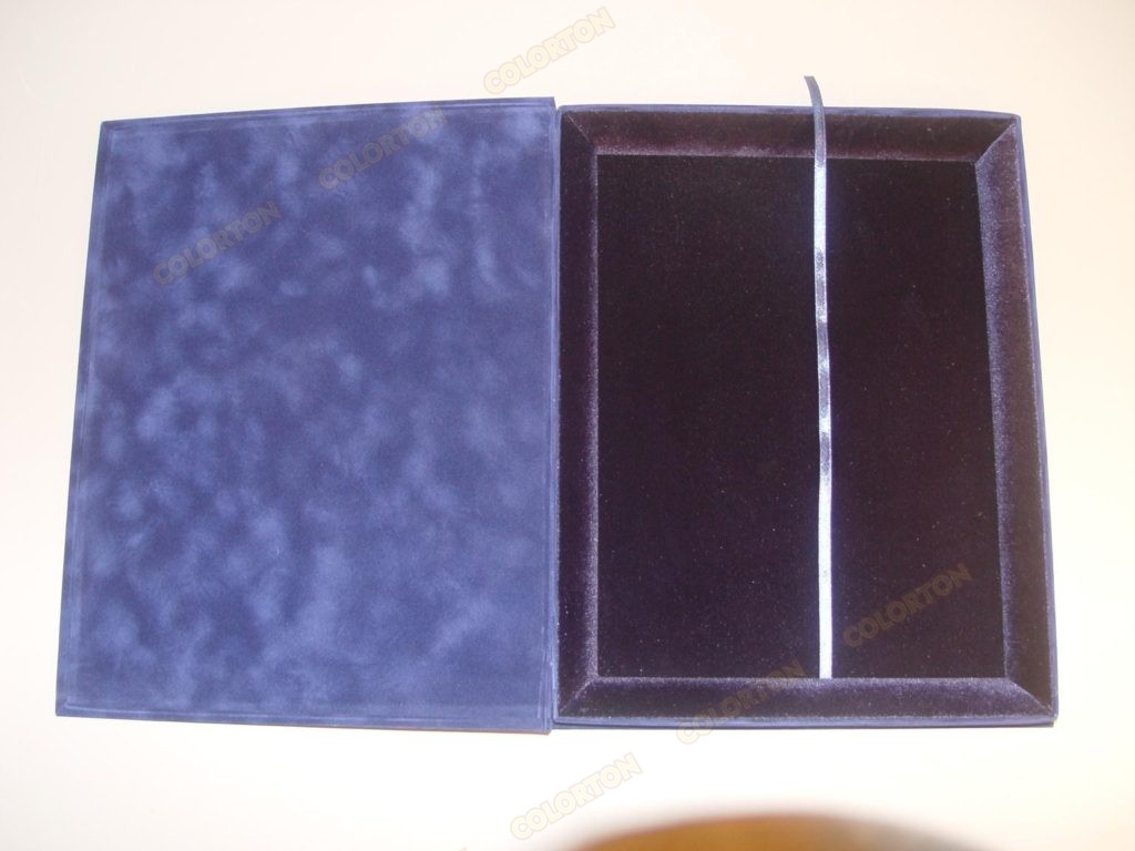 Изображение подарочной коробки 228х305мм синей открытой
