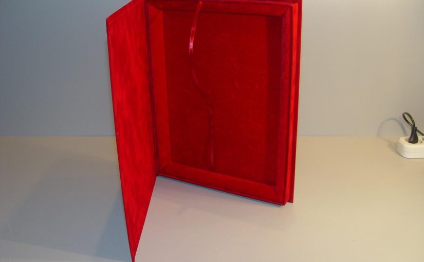Подарочная коробка для плакеток 228х305мм (флок)